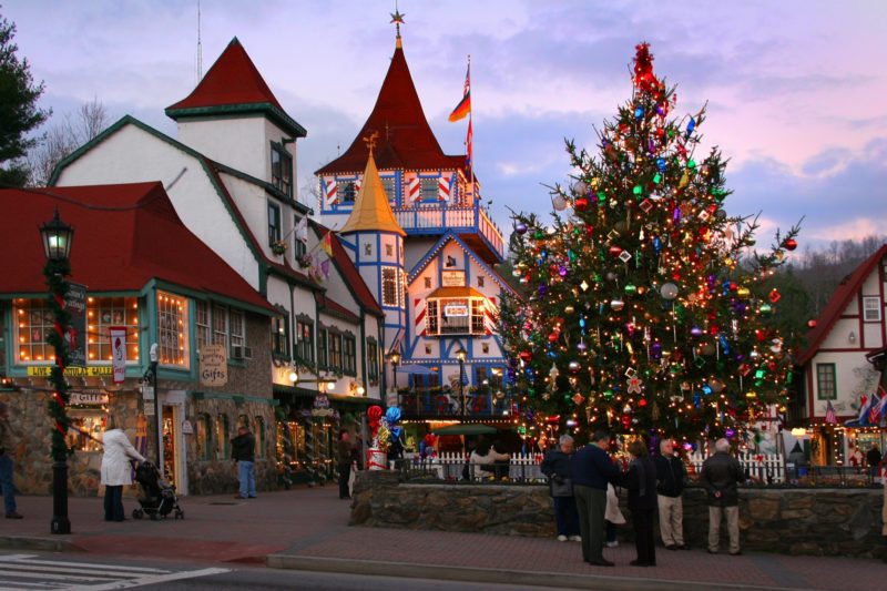 Downtown-Helen-at-Christmas.JPG